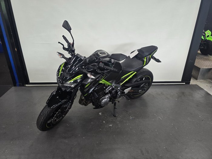 2019 Kawasaki ZR 900 BLACK