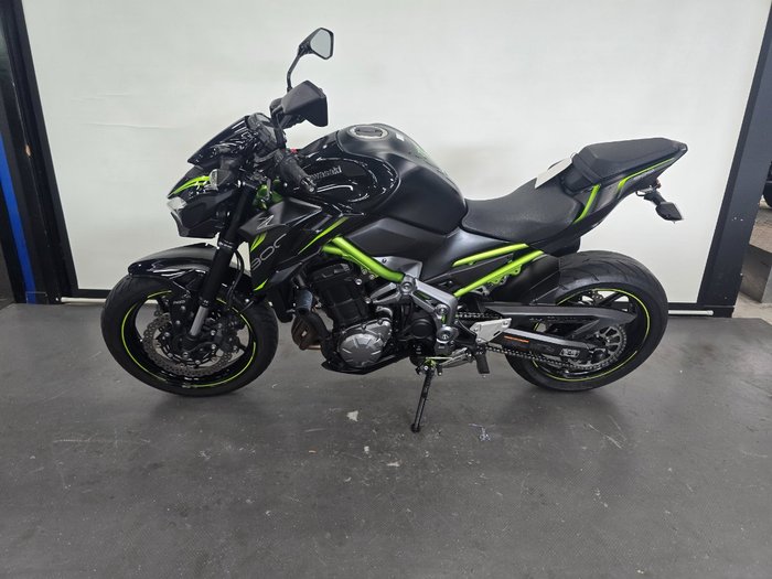 2019 Kawasaki ZR 900 BLACK
