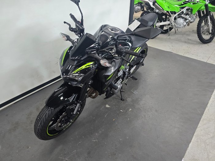 2019 Kawasaki ZR 900 BLACK