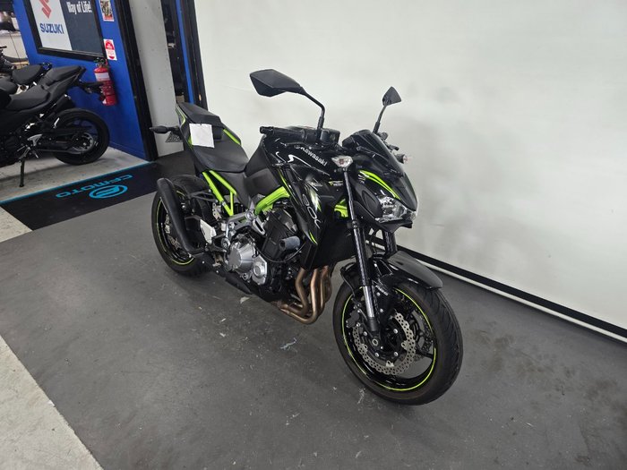 2019 Kawasaki ZR 900 BLACK