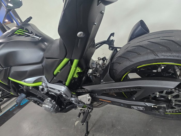 2019 Kawasaki ZR 900 BLACK