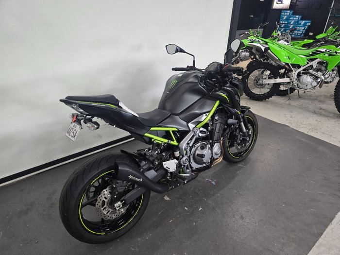 2019 Kawasaki ZR 900 BLACK