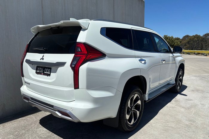 2024 Mitsubishi Pajero Sport GLS