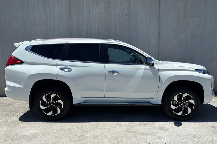 2024 Mitsubishi Pajero Sport GLS