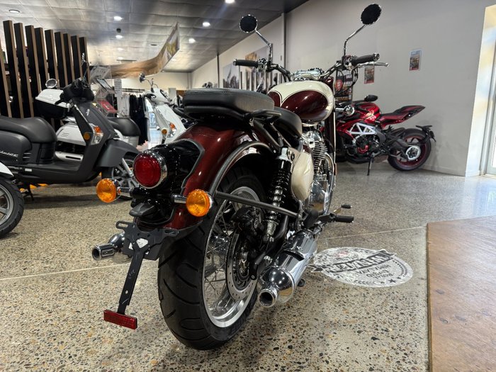 2025 Royal Enfield CLASSIC 650 RED