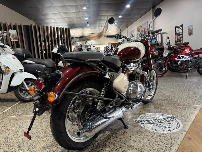 2025 Royal Enfield CLASSIC 650 RED