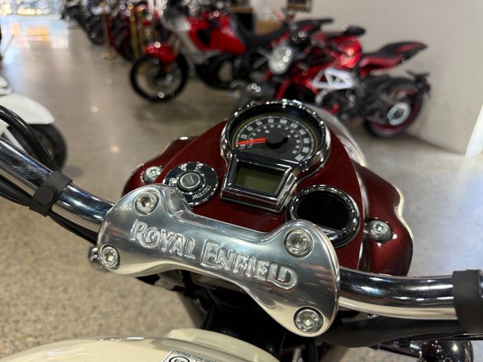 2025 Royal Enfield CLASSIC 650 RED