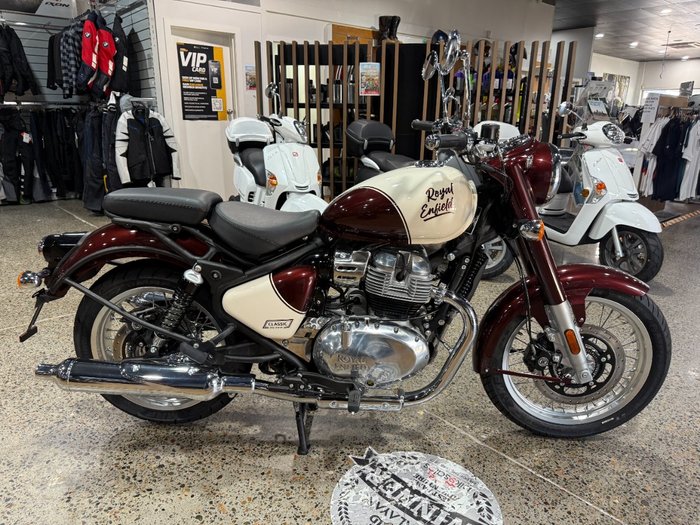 2025 Royal Enfield CLASSIC 650 RED