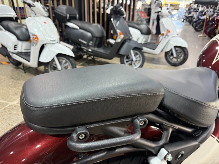 2025 Royal Enfield CLASSIC 650 RED