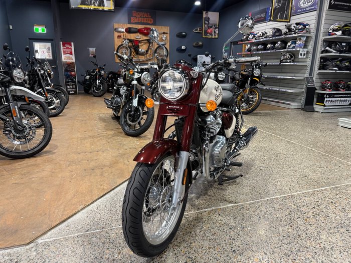 2025 Royal Enfield CLASSIC 650 RED