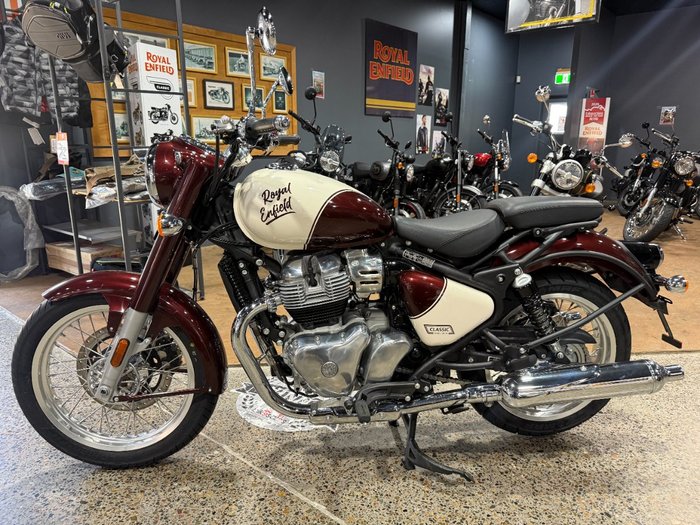 2025 Royal Enfield CLASSIC 650 RED