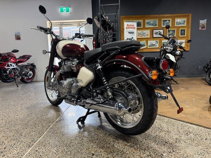 2025 Royal Enfield CLASSIC 650 RED