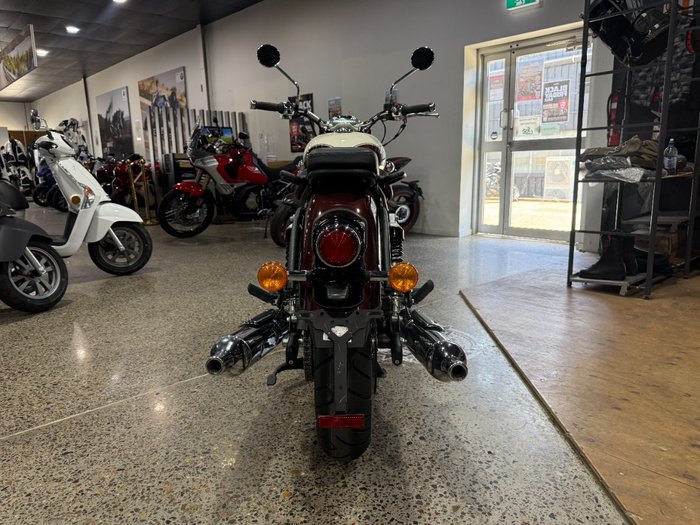 2025 Royal Enfield CLASSIC 650 RED