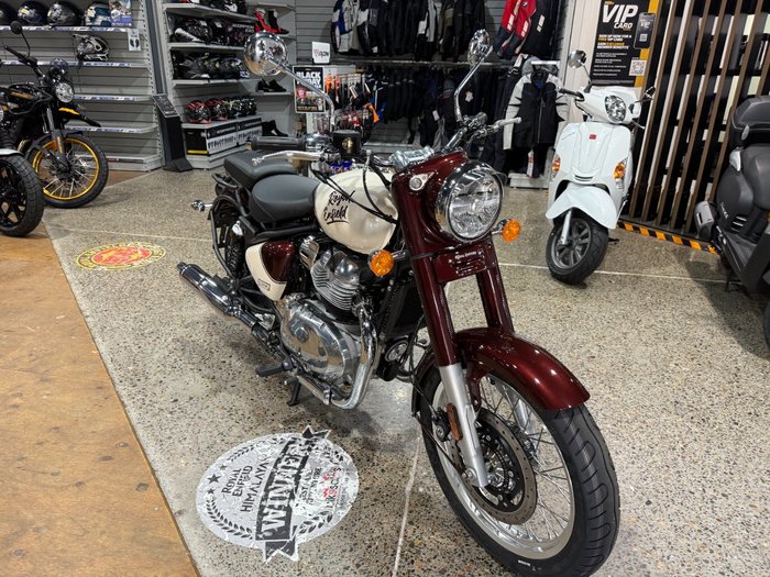 2025 Royal Enfield CLASSIC 650 RED