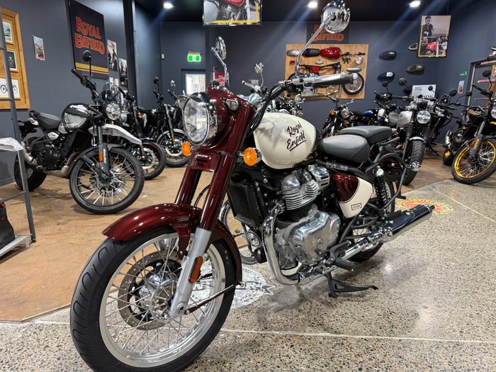 2025 Royal Enfield CLASSIC 650 RED
