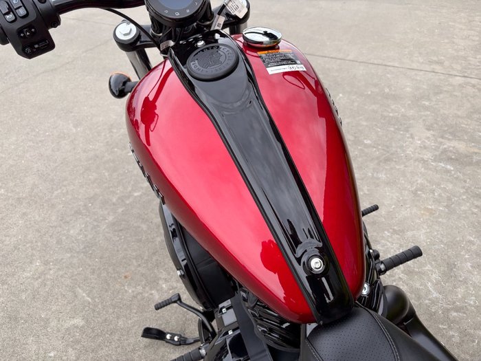 2024 Indian CHIEF DARK HORSE Red