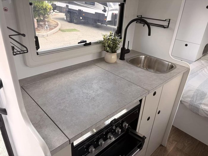 2025 Dreamhaven Dreamhaven 15 Series Tourline Caravan