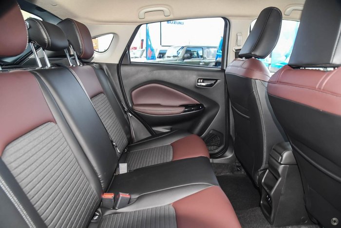 2025 Suzuki Fronx Hybrid KW Splendid Silver Pearl Metallic + Bluish Black Pearl