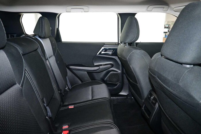 2024 Mitsubishi Outlander ES