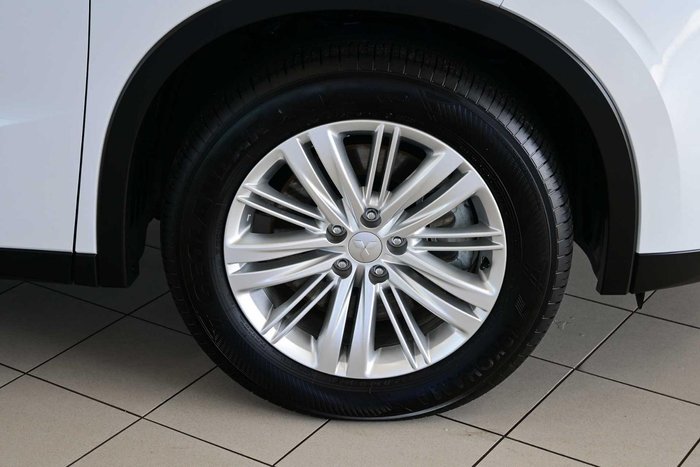 2024 Mitsubishi Outlander ES