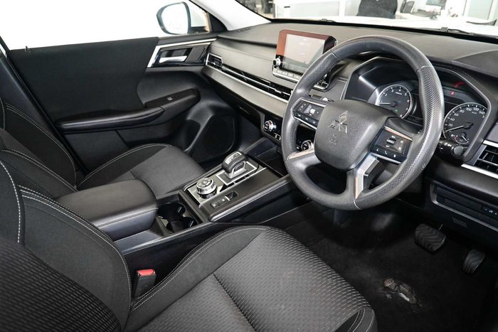 2024 Mitsubishi Outlander ES