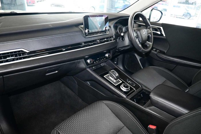 2024 Mitsubishi Outlander ES