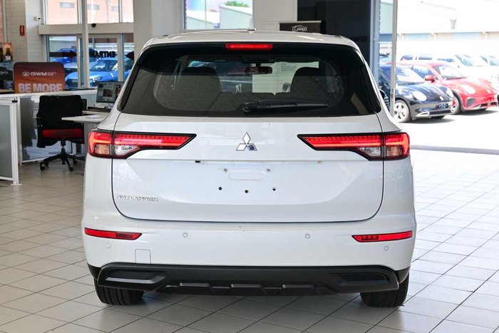 2024 Mitsubishi Outlander ES