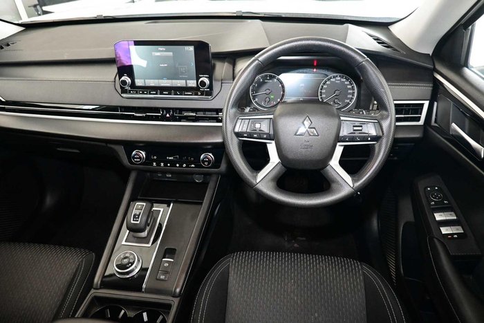 2024 Mitsubishi Outlander ES