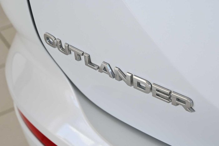 2024 Mitsubishi Outlander ES