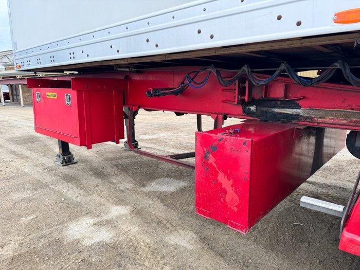 2006 Maxitrans 12 Pallet Lead Refrigerated Trailer