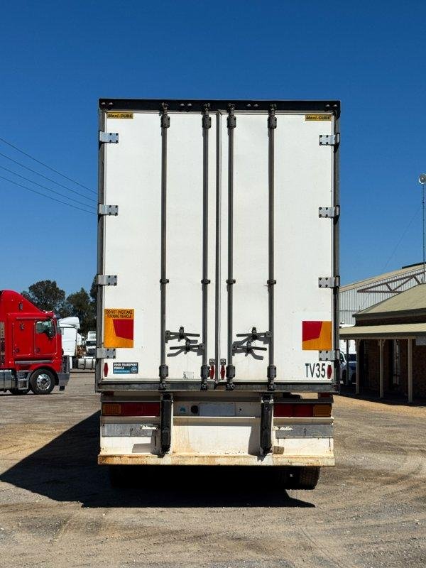 2005 Maxitrans 22 Pallet Triaxle Fridge Trailer