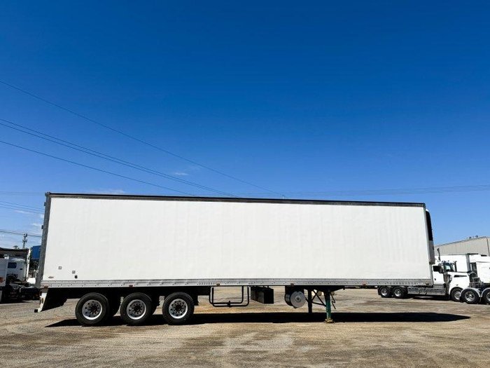 2005 Maxitrans 22 Pallet Triaxle Fridge Trailer