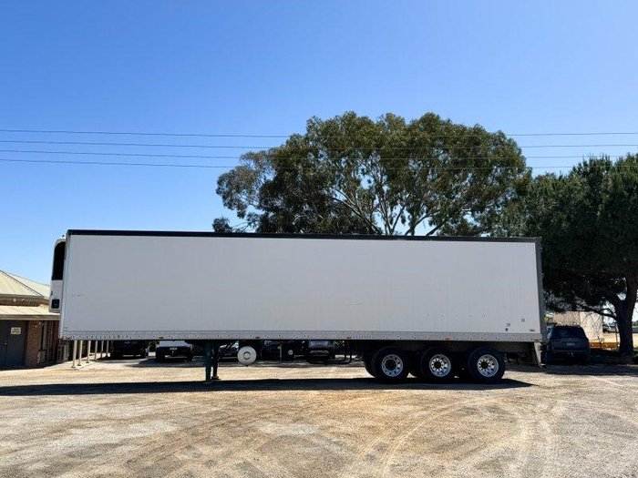 2005 Maxitrans 22 Pallet Triaxle Fridge Trailer