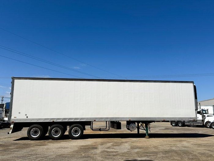 2005 Maxitrans 22 Pallet Triaxle Fridge Trailer