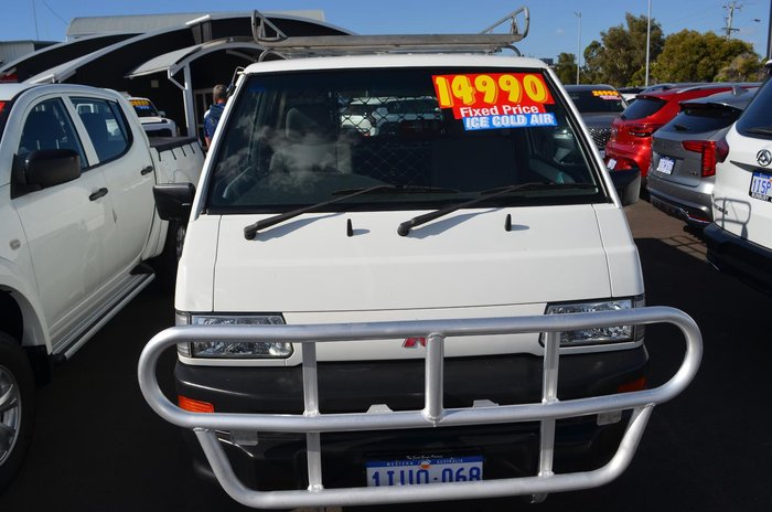 2008 Mitsubishi Express