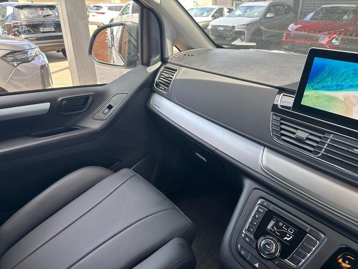 2025 LDV G10
