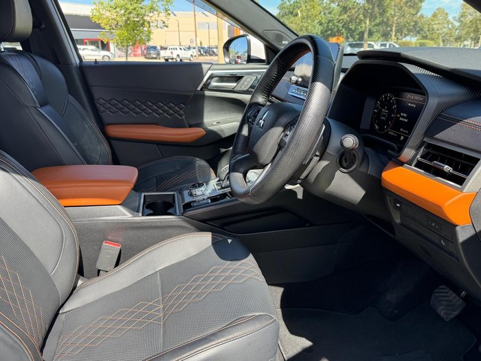 2024 Mitsubishi Outlander Exceed Tourer ZM MY24 AWD White Diamond with Black Mica Roof