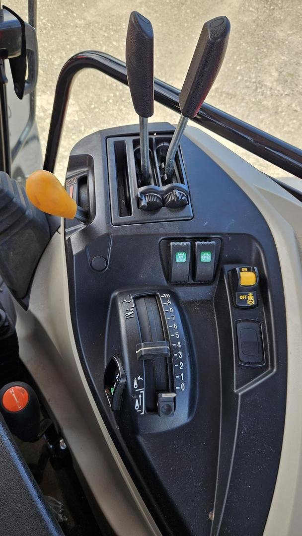 2022 Massey Ferguson 6712 Global Series Red