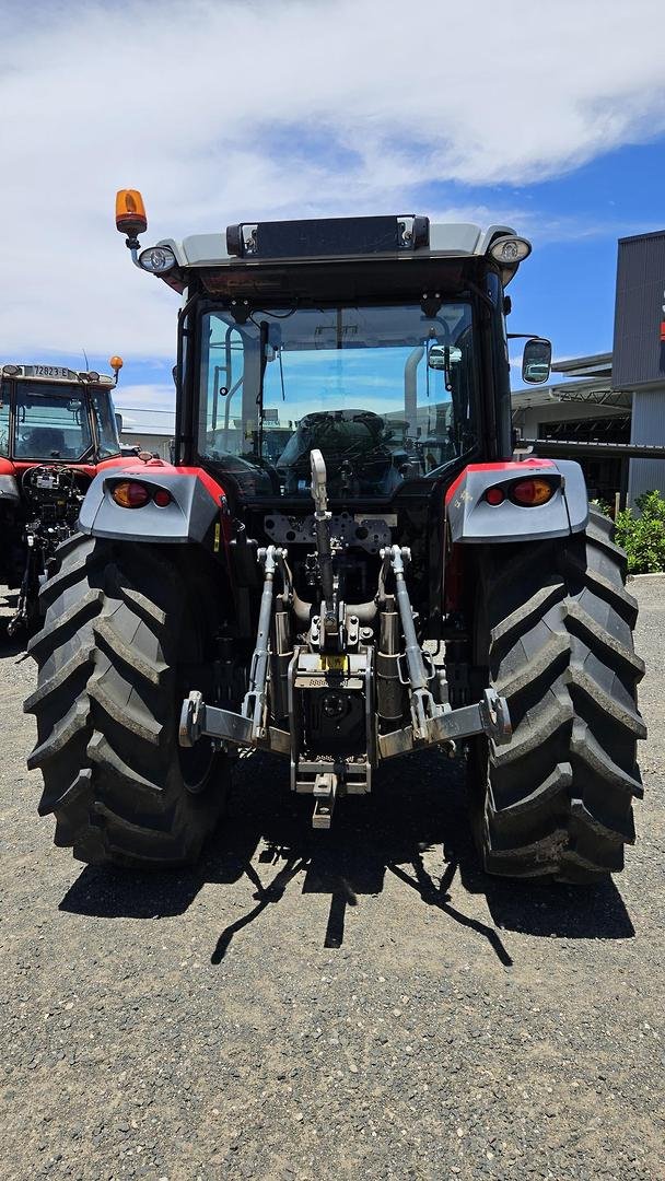 2022 Massey Ferguson 6712 Global Series Red