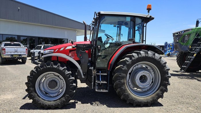 2022 Massey Ferguson 6712 Global Series Red