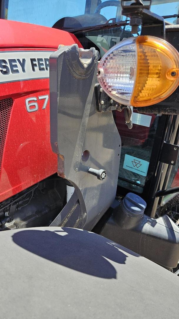 2022 Massey Ferguson 6712 Global Series Red