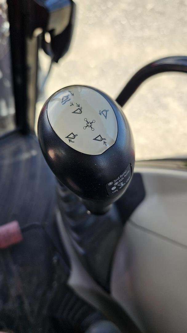 2022 Massey Ferguson 6712 Global Series Red