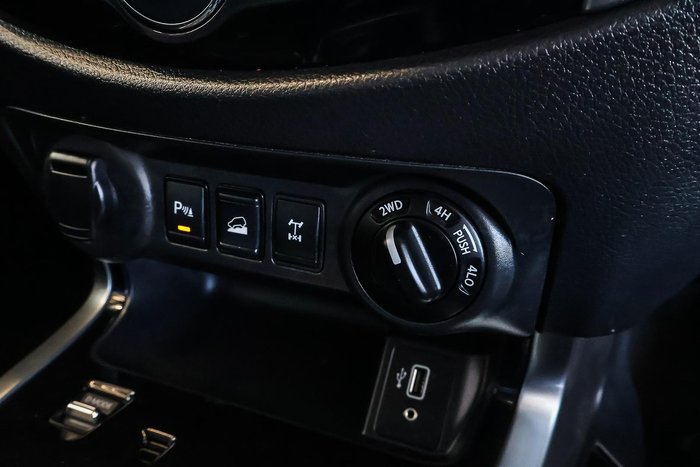 2023 Nissan Navara ST-X