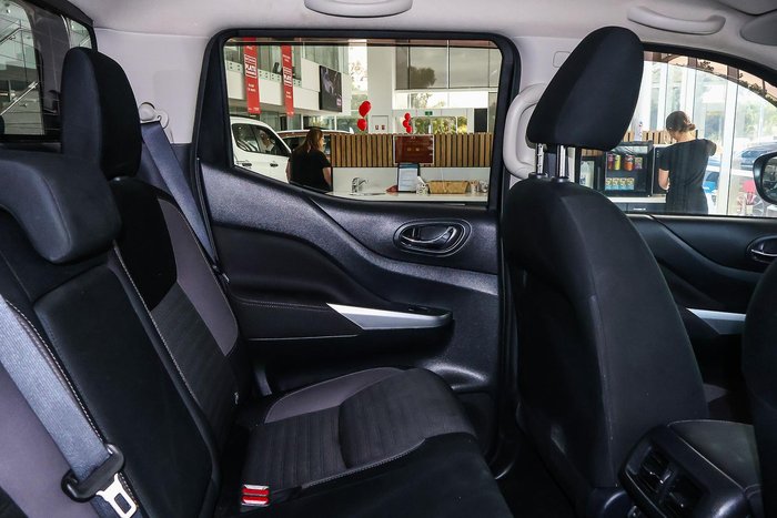 2023 Nissan Navara ST-X