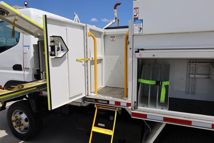 2017 Fuso Canter Fg 4X4 Quik Corp Fire Truck White