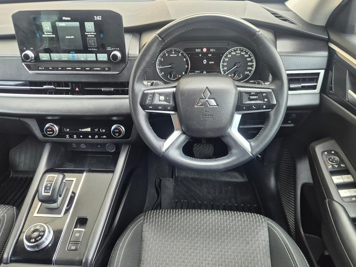 2022 Mitsubishi Outlander LS