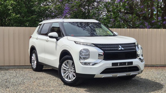 2022 Mitsubishi Outlander LS