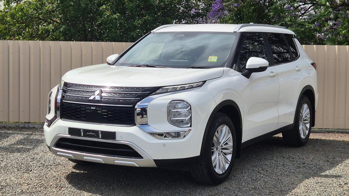 2022 Mitsubishi Outlander LS