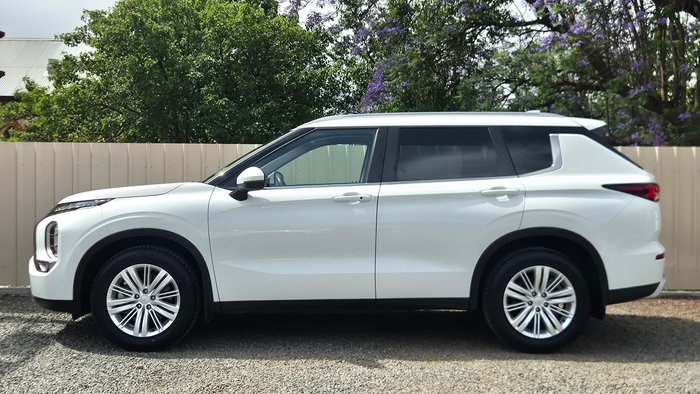 2022 Mitsubishi Outlander LS