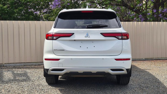 2022 Mitsubishi Outlander LS